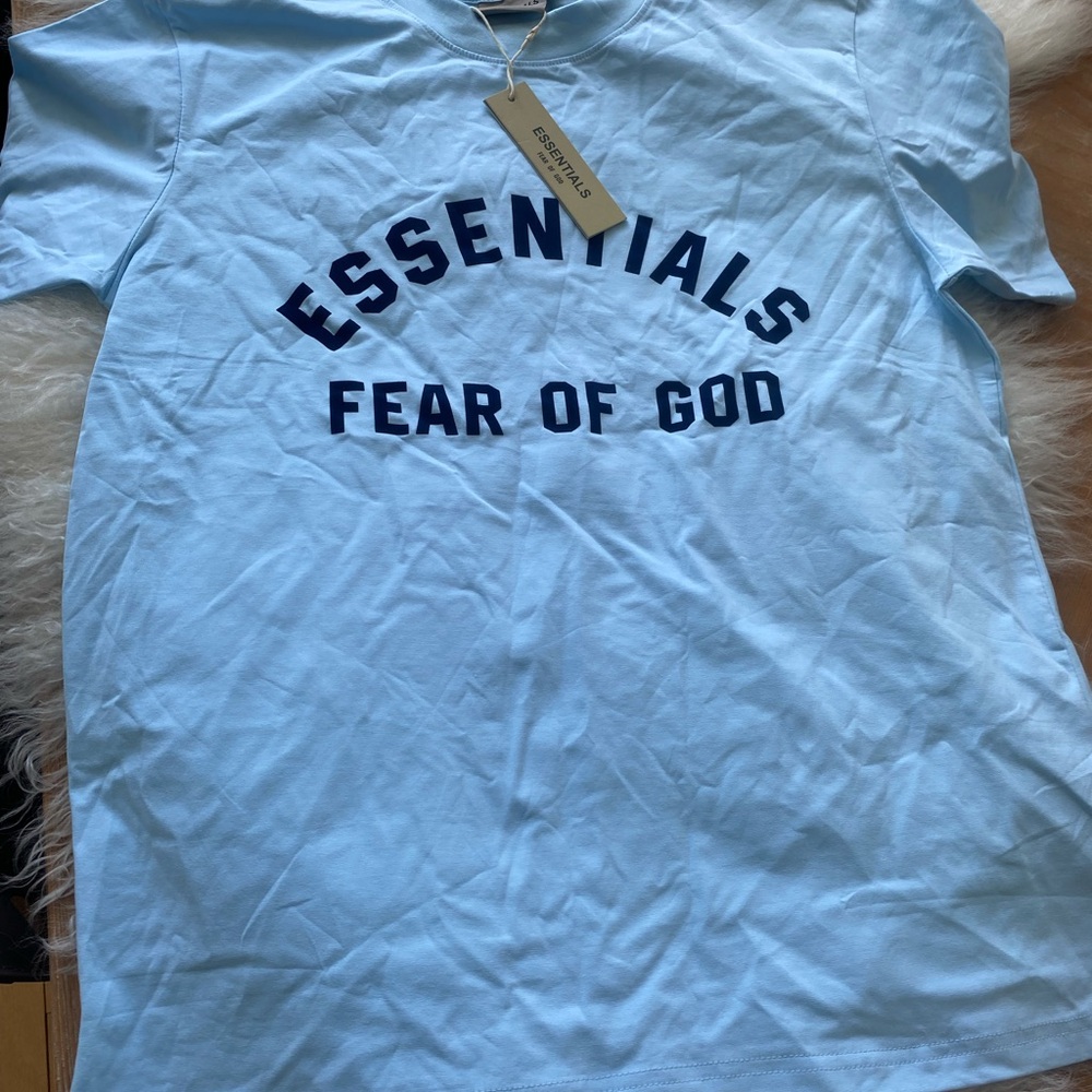 Brand new with tags Fear of God Essentials MENS Light Blue T-Shirt Size M!!